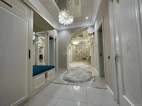 Satılır 3 otaqlı mənzil 146 m²