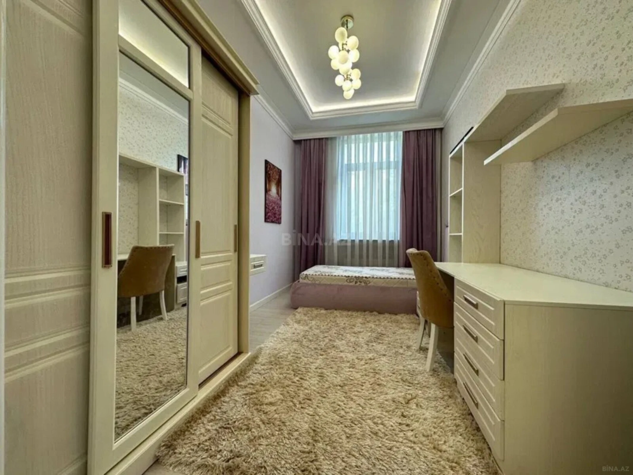 Satılır 3 otaqlı mənzil 146 m²