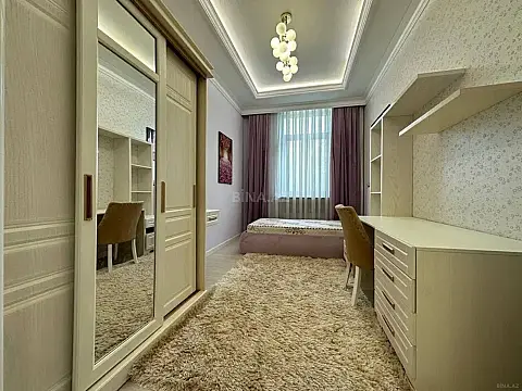 Satılır 3 otaqlı mənzil 146 m²