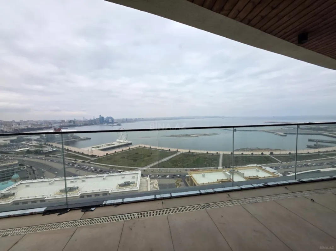 Satılır 6 otaqlı mənzil 395 m²