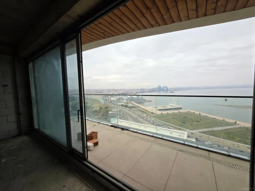 Satılır 6 otaqlı mənzil 395 m²