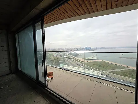 Satılır 6 otaqlı mənzil 395 m²