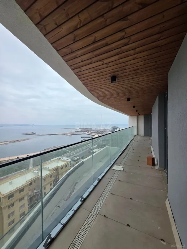 Satılır 6 otaqlı mənzil 395 m²