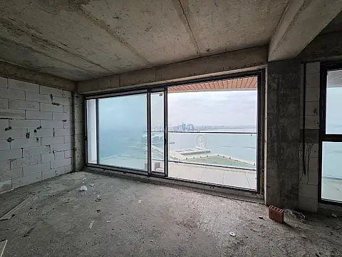 Satılır 6 otaqlı mənzil 395 m²
