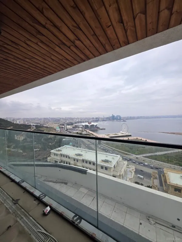 Satılır 6 otaqlı mənzil 395 m²