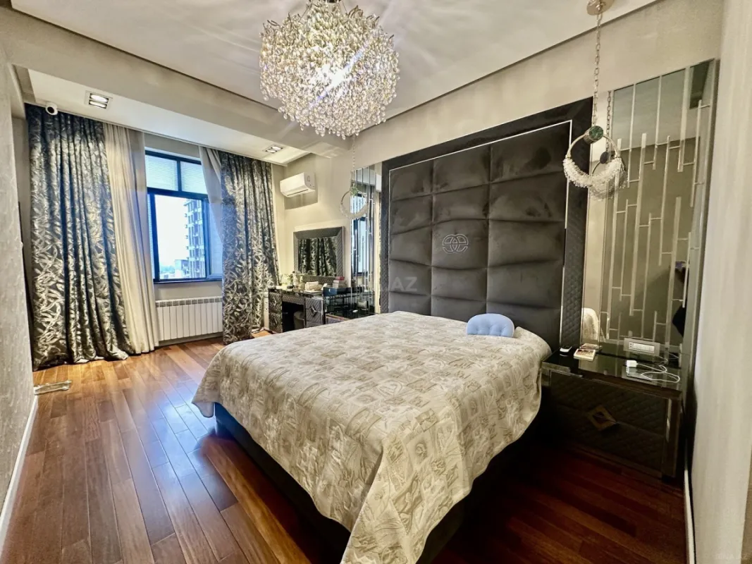 Satılır 3 otaqlı mənzil 158 m²