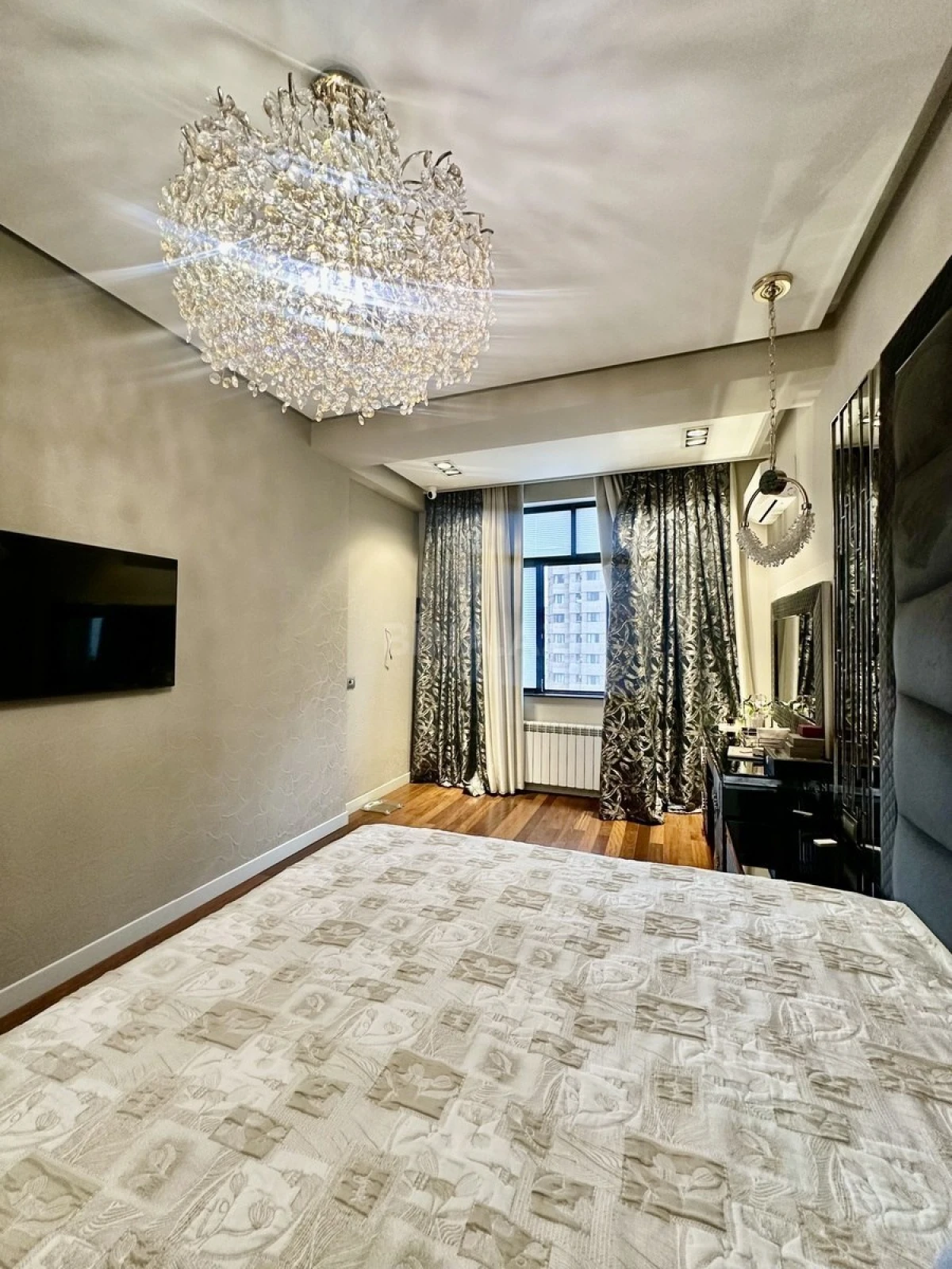 Satılır 3 otaqlı mənzil 158 m²