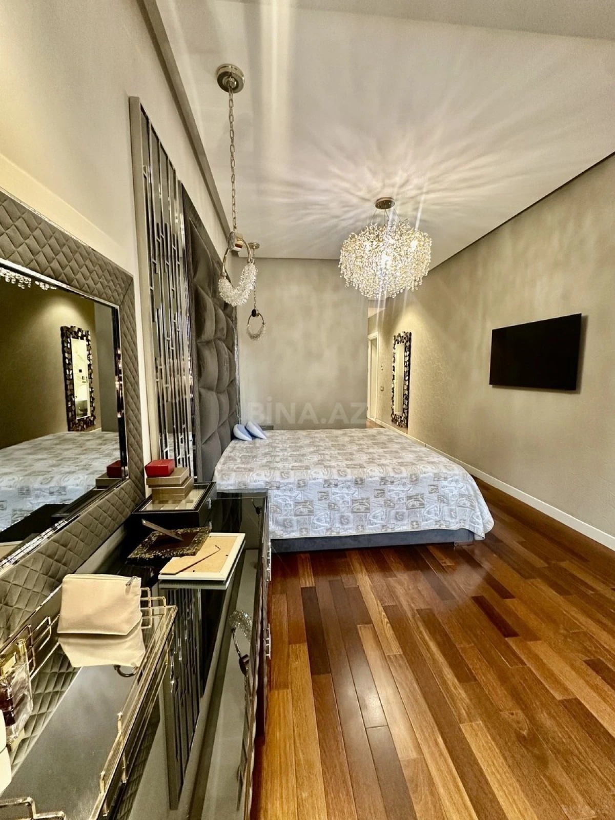 Satılır 3 otaqlı mənzil 158 m²