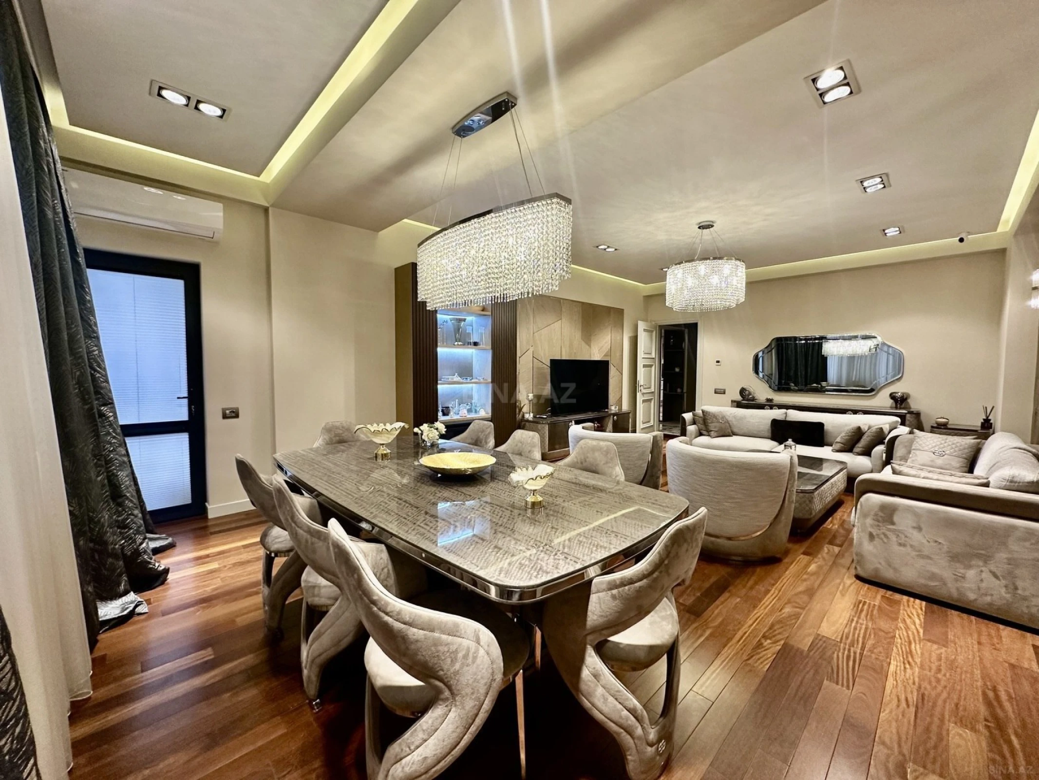 Satılır 3 otaqlı mənzil 158 m²