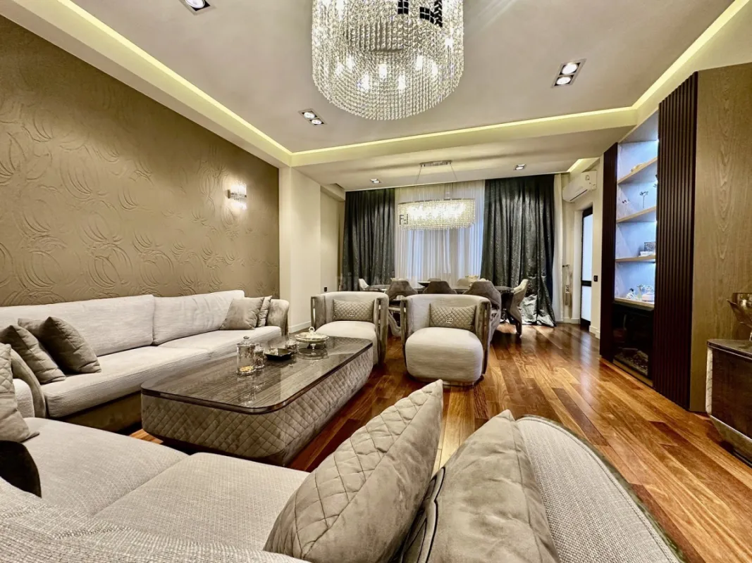 Satılır 3 otaqlı mənzil 158 m²