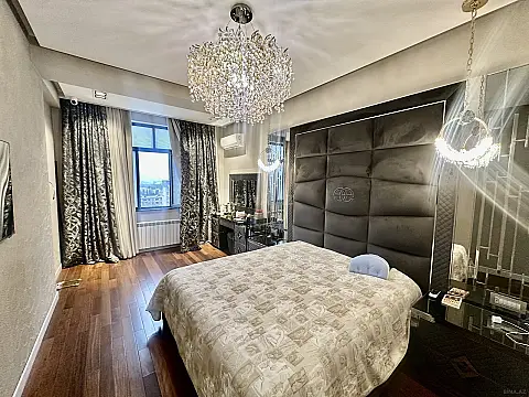 Satılır 3 otaqlı mənzil 158 m²