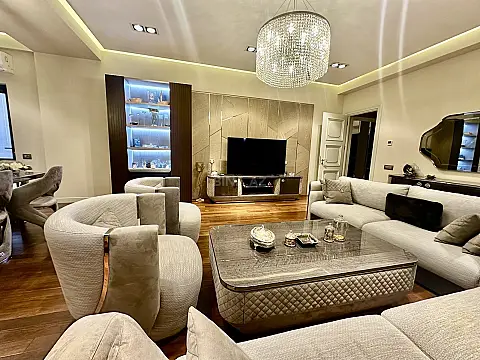 Satılır 3 otaqlı mənzil 158 m²