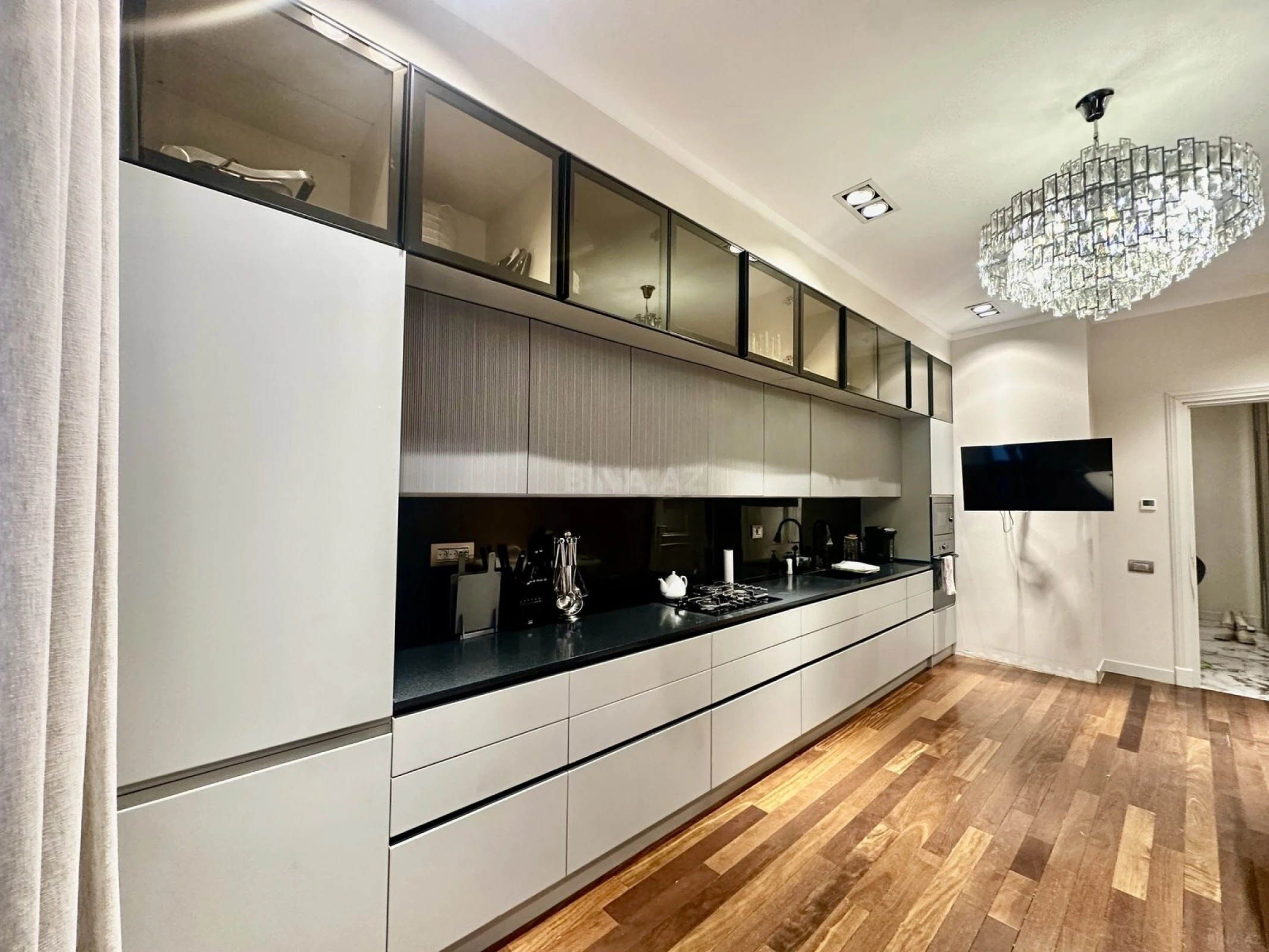 Satılır 3 otaqlı mənzil 158 m²