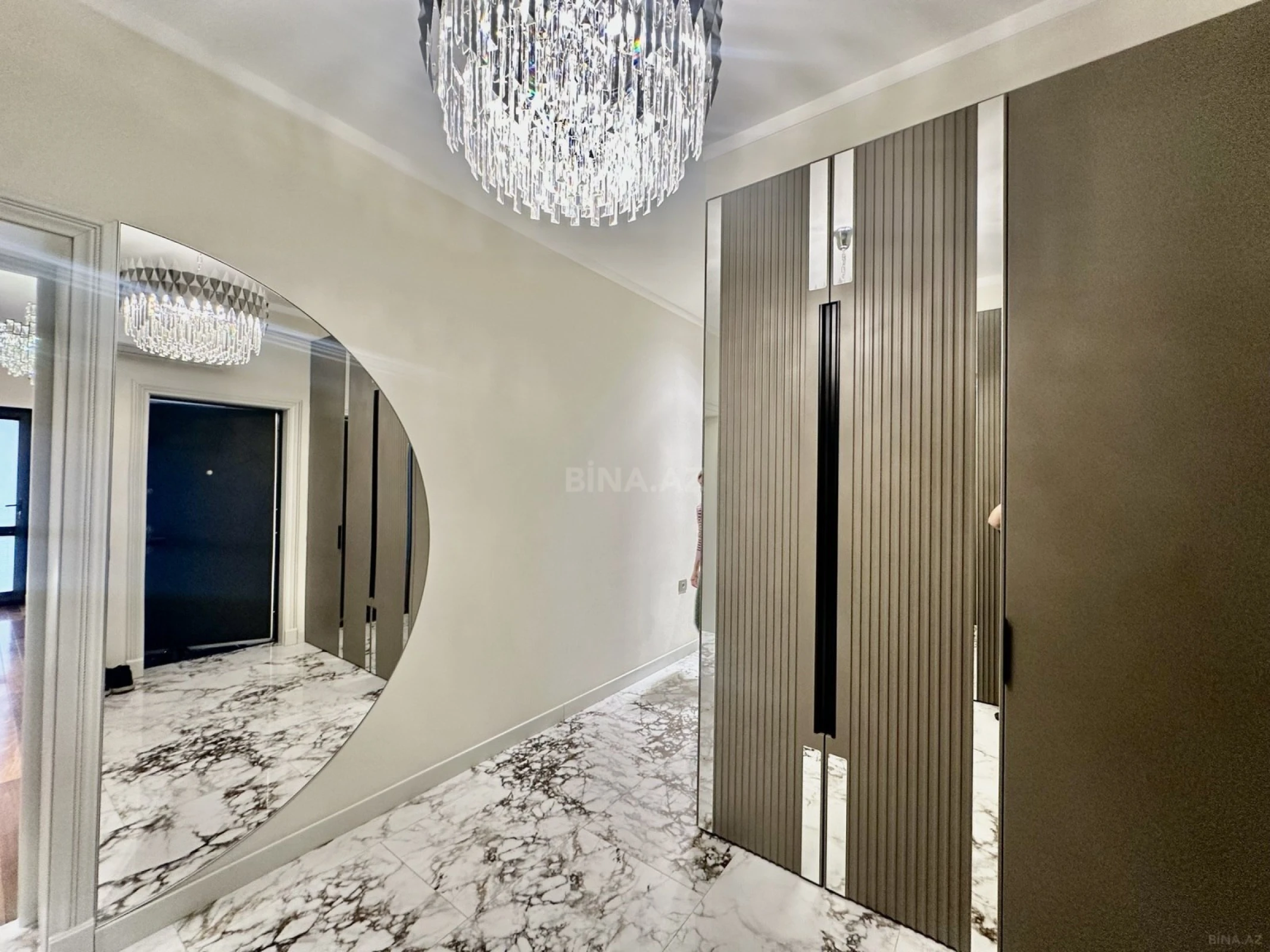 Satılır 3 otaqlı mənzil 158 m²