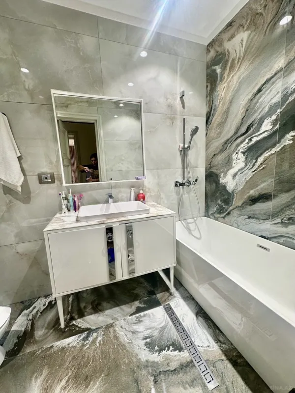 Satılır 3 otaqlı mənzil 158 m²