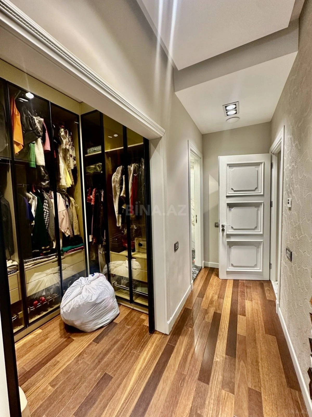 Satılır 3 otaqlı mənzil 158 m²