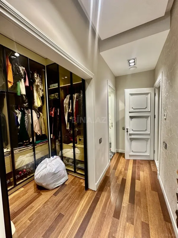 Satılır 3 otaqlı mənzil 158 m²