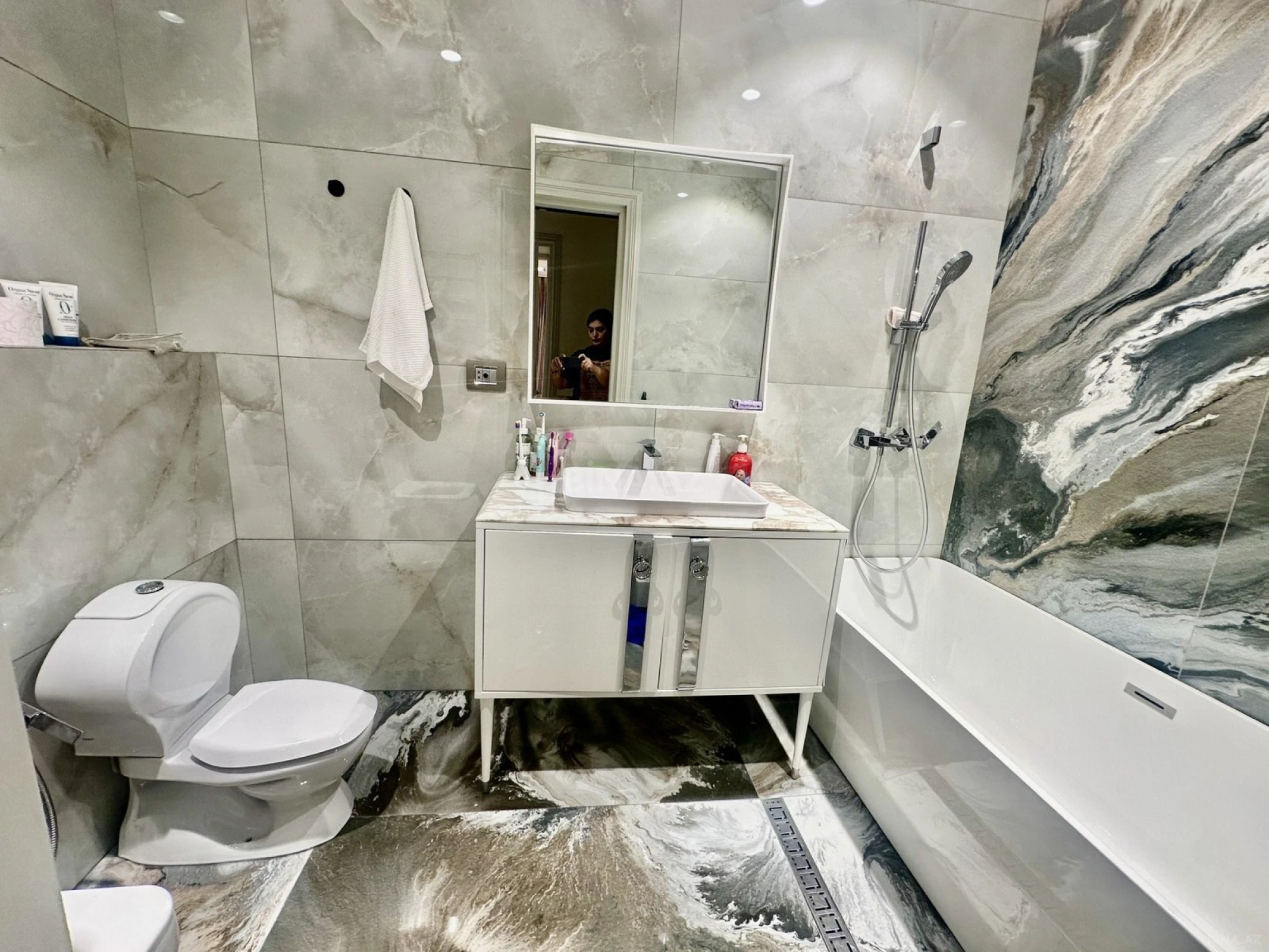 Satılır 3 otaqlı mənzil 158 m²