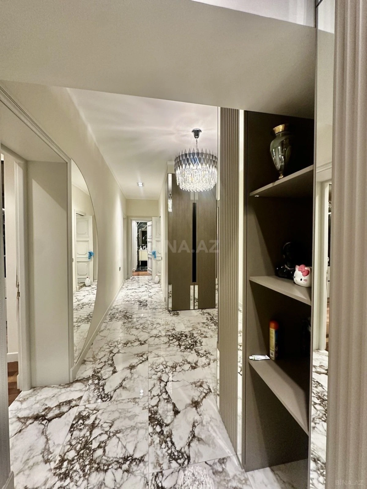 Satılır 3 otaqlı mənzil 158 m²