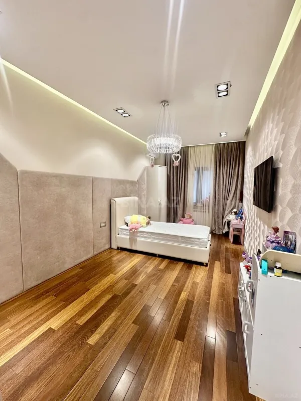 Satılır 3 otaqlı mənzil 158 m²