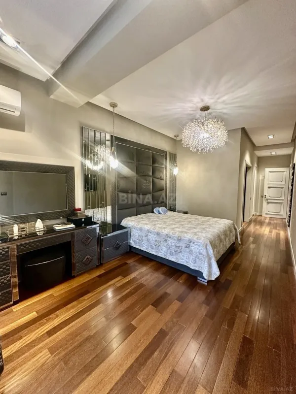 Satılır 3 otaqlı mənzil 158 m²