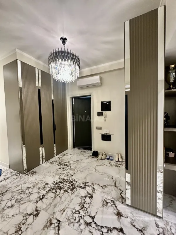 Satılır 3 otaqlı mənzil 158 m²