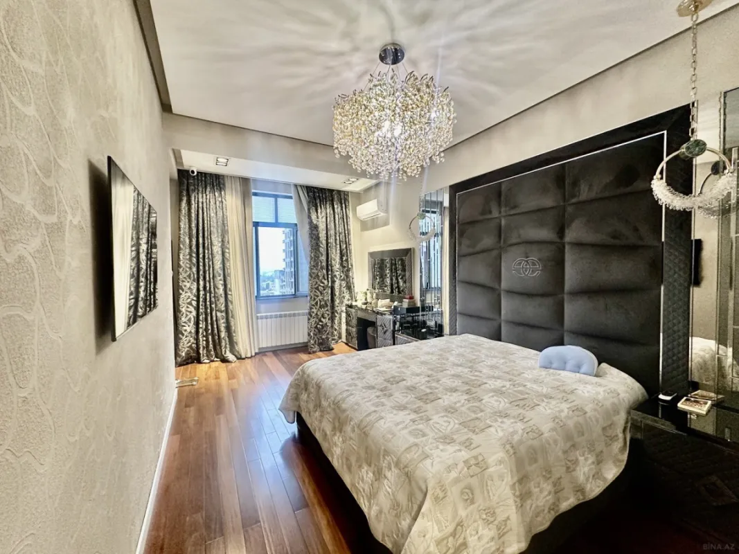 Satılır 3 otaqlı mənzil 158 m²