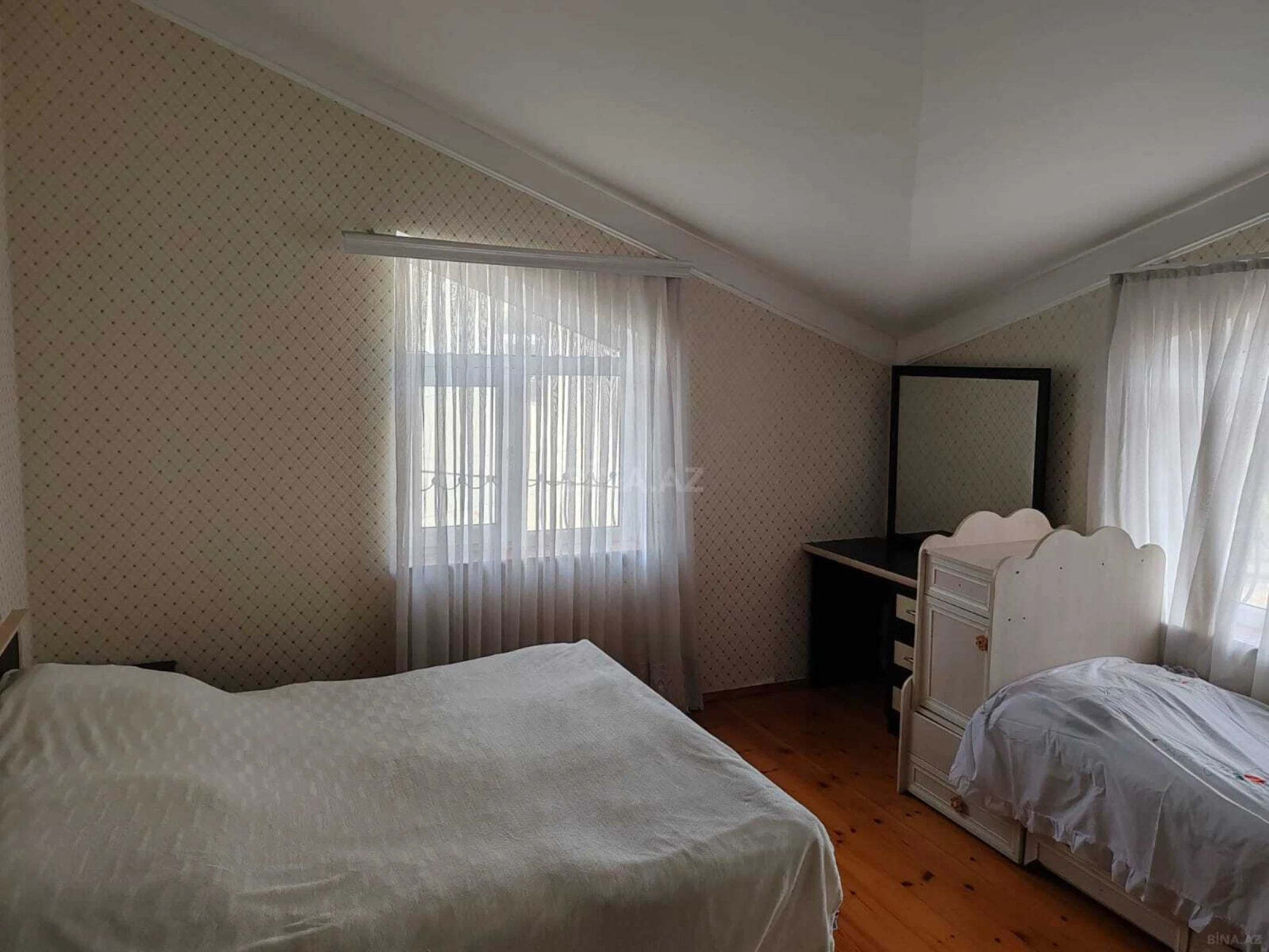 Satılır 4 otaqlı həyət evi 200 m²