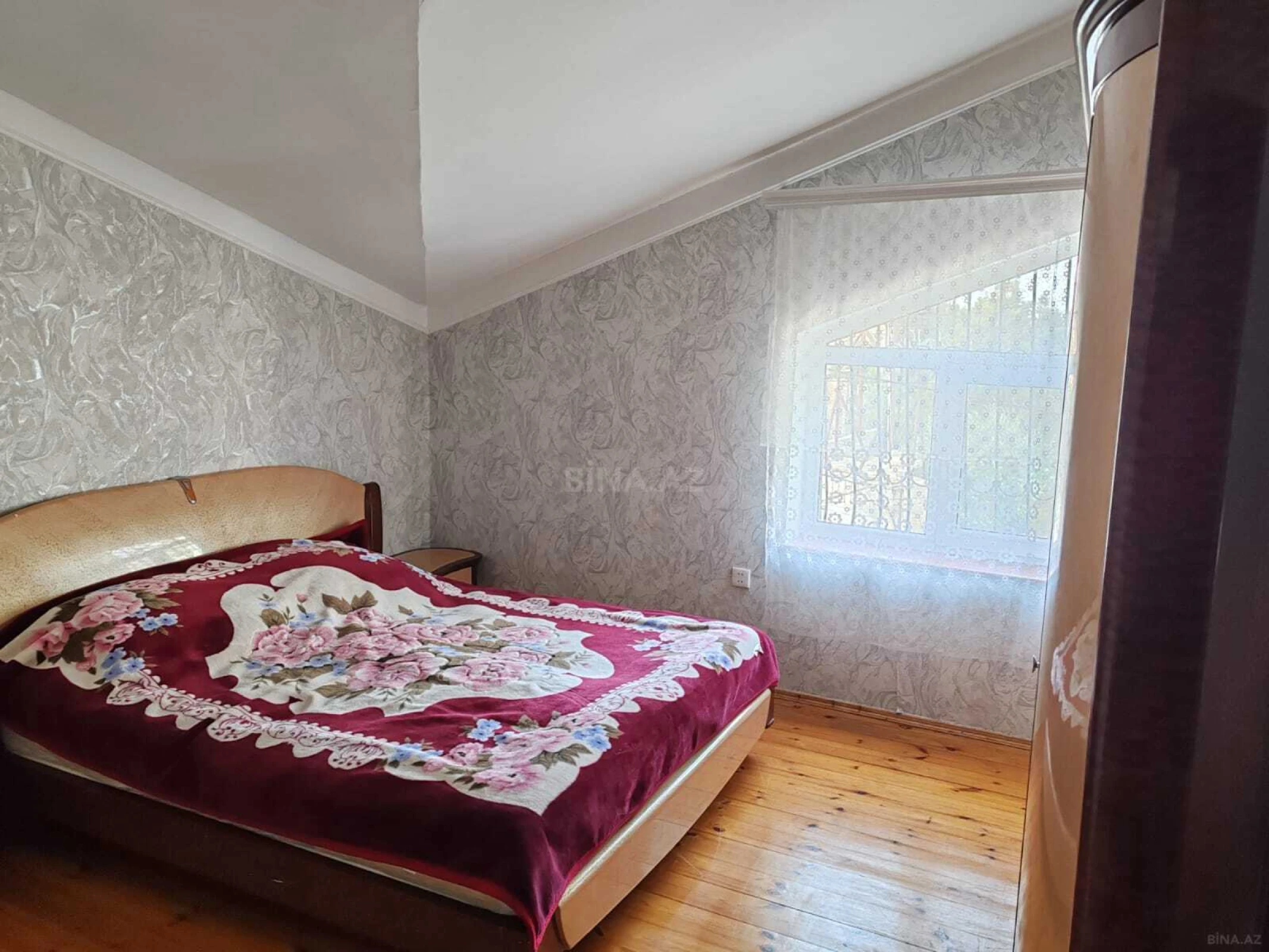 Satılır 4 otaqlı həyət evi 200 m²