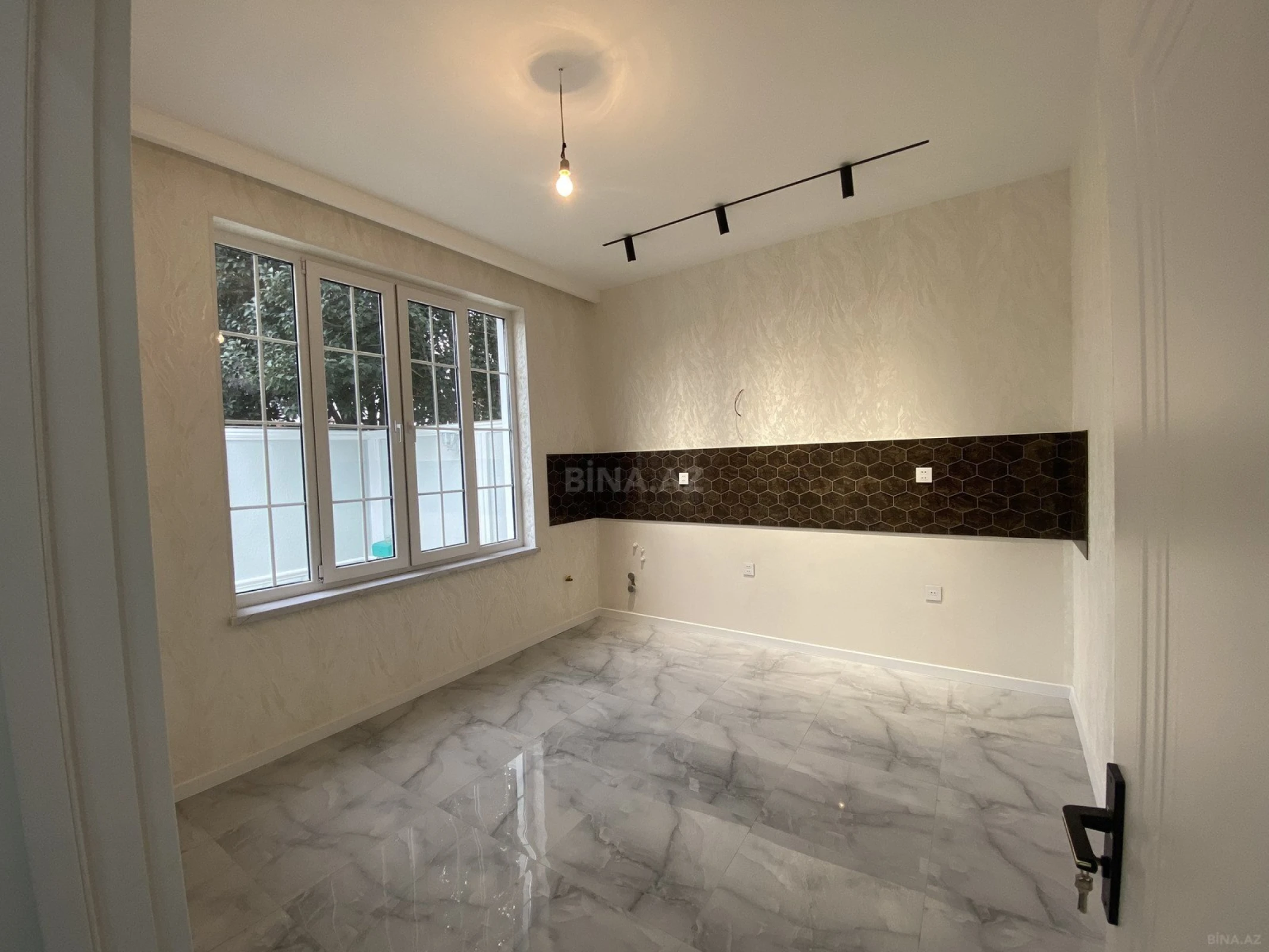 Satılır 4 otaqlı həyət evi 105 m²