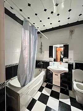 Satılır 2 otaqlı mənzil 85 m²