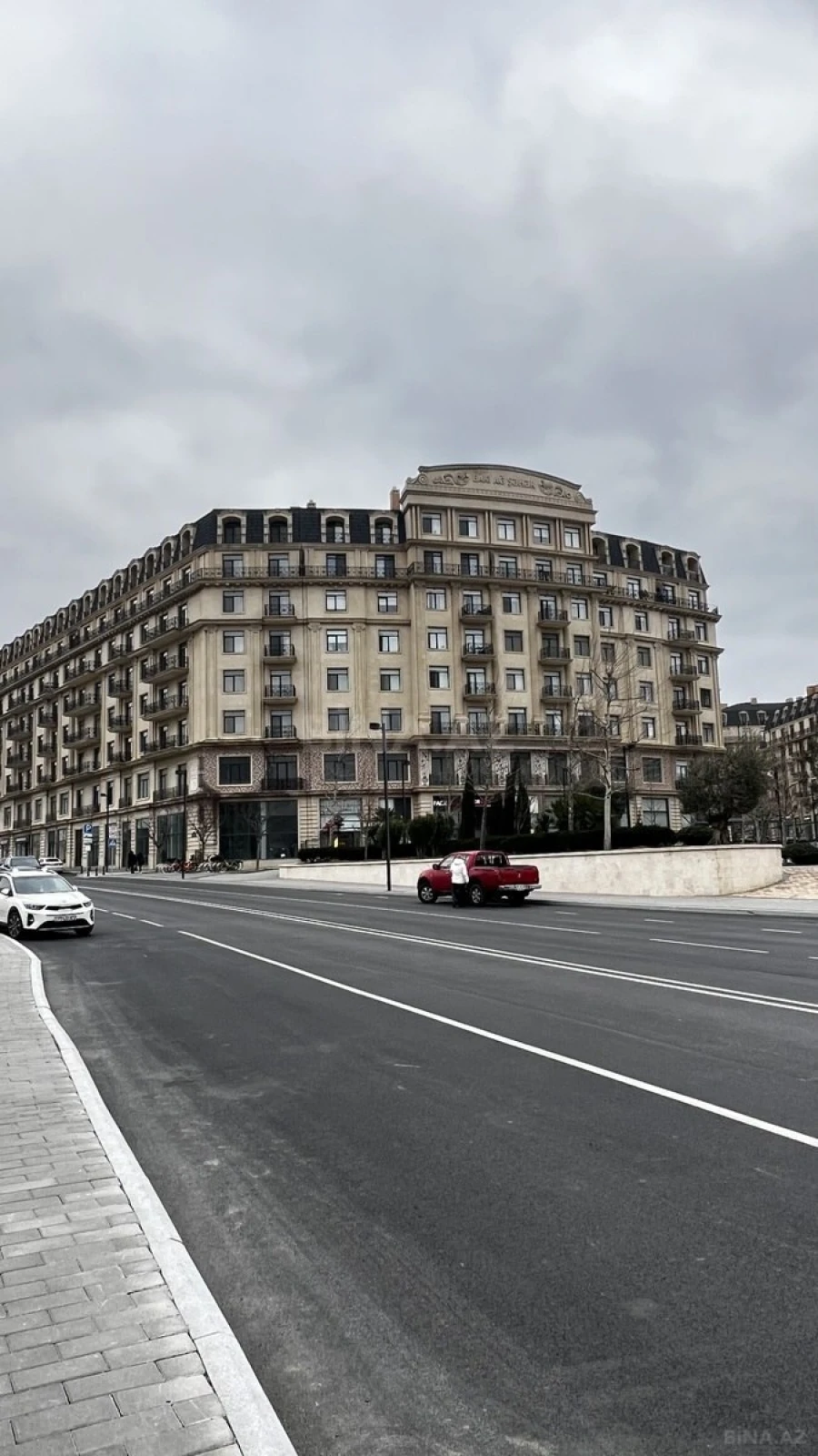 Satılır 2 otaqlı mənzil 107 m²