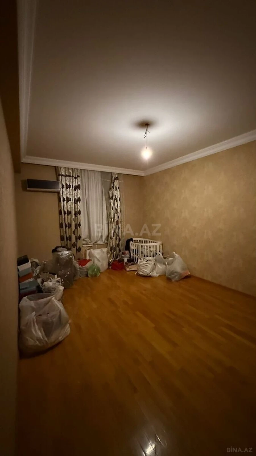 Satılır 5 otaqlı mənzil 250 m²