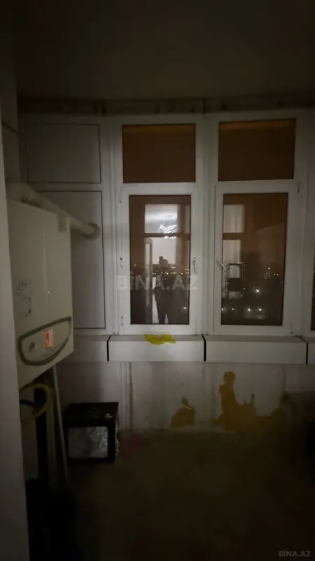 Satılır 5 otaqlı mənzil 250 m²