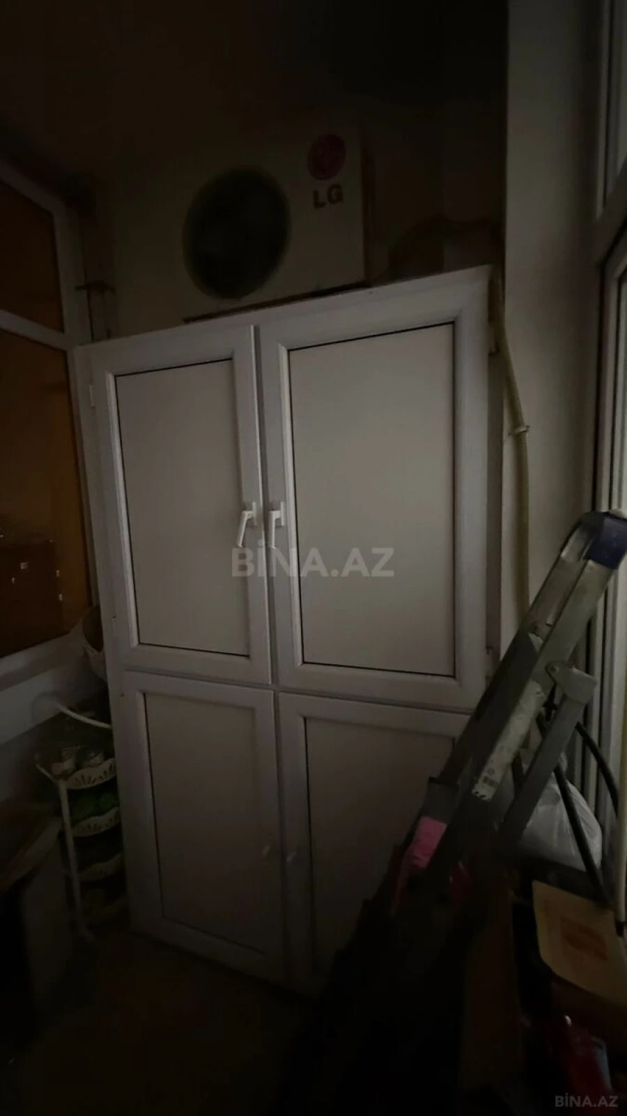 Satılır 5 otaqlı mənzil 250 m²