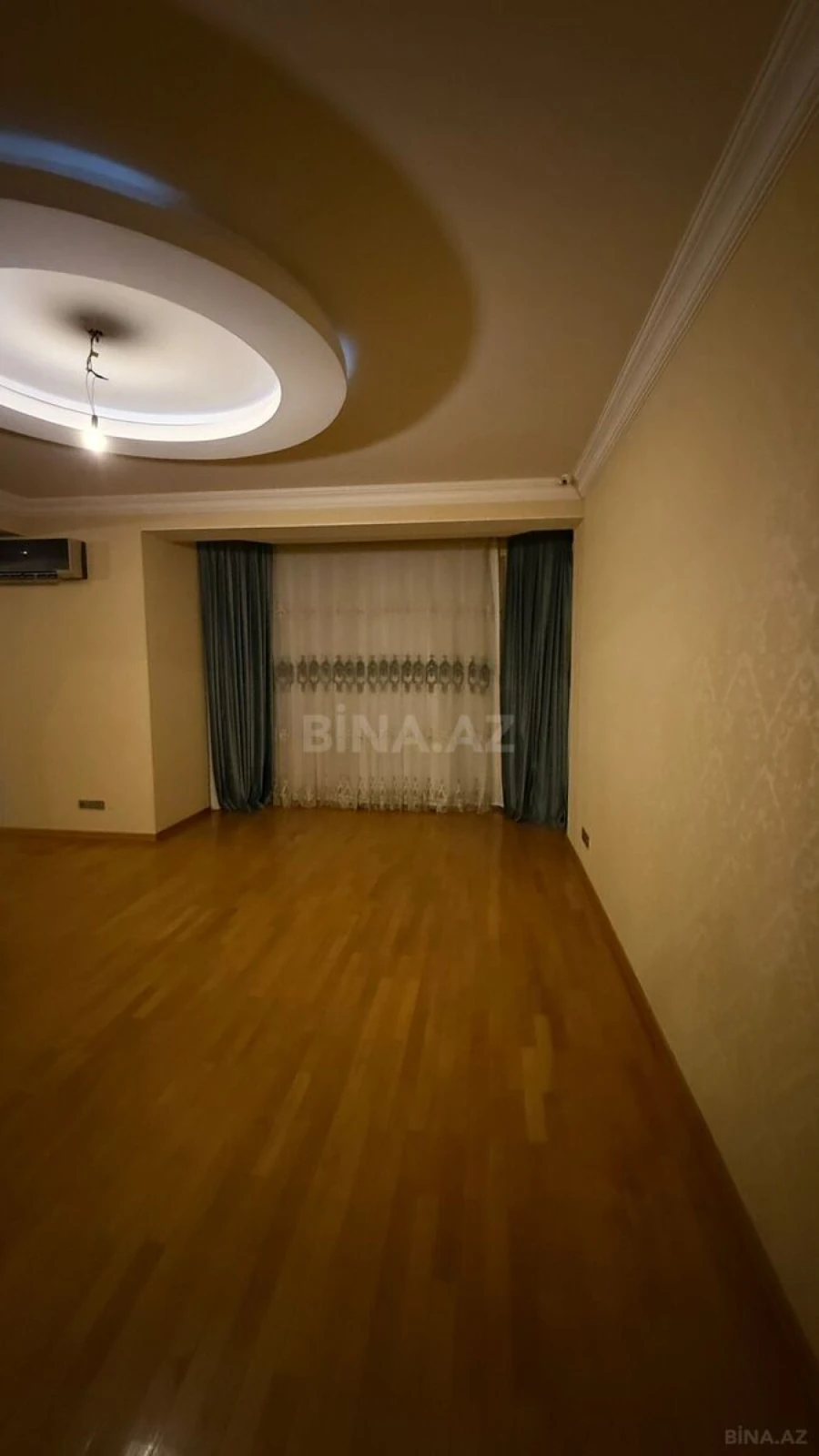 Satılır 5 otaqlı mənzil 250 m²