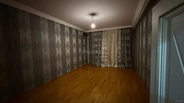 Satılır 5 otaqlı mənzil 250 m²