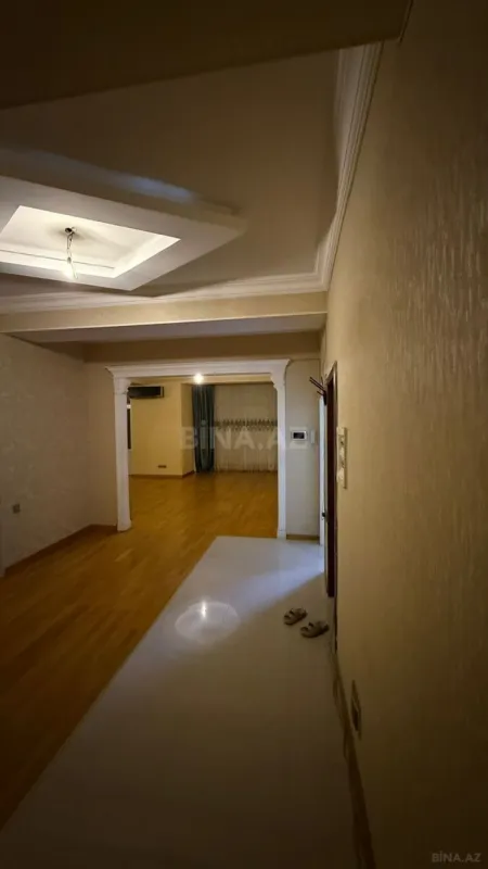 Satılır 5 otaqlı mənzil 250 m²