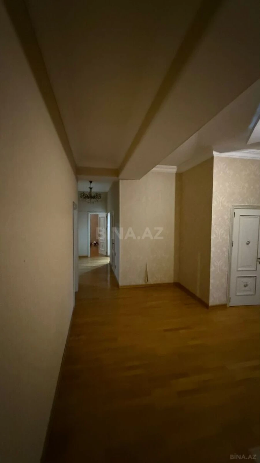 Satılır 5 otaqlı mənzil 250 m²
