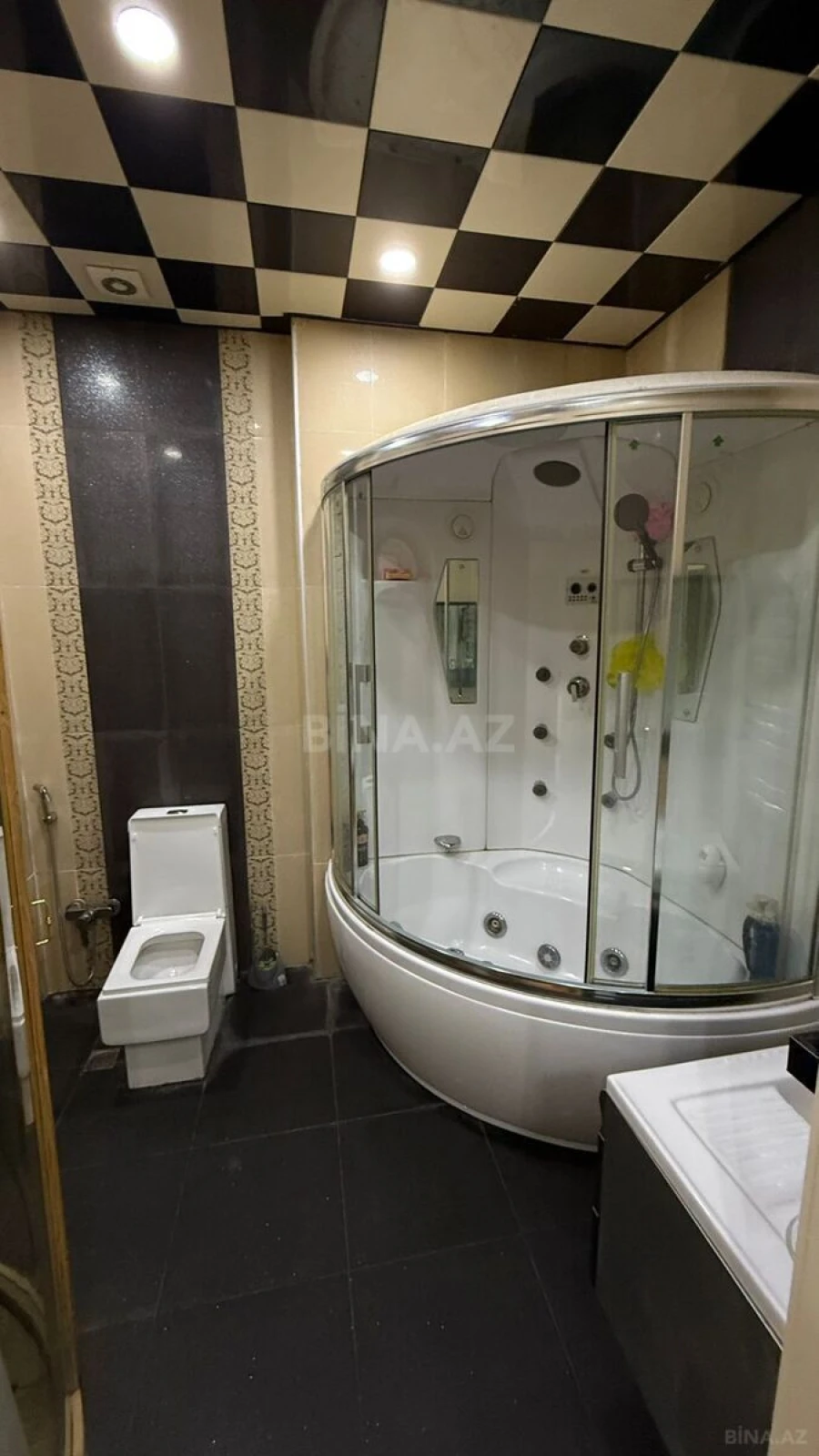 Satılır 5 otaqlı mənzil 250 m²