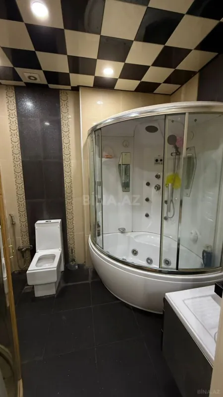 Satılır 5 otaqlı mənzil 250 m²