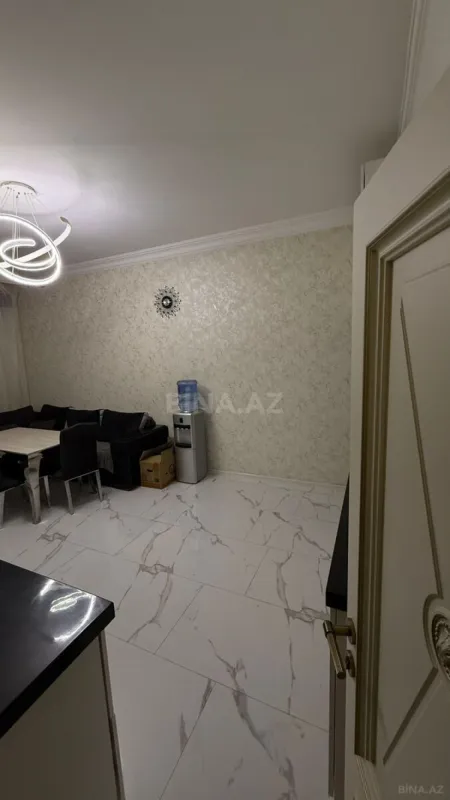Satılır 5 otaqlı mənzil 250 m²