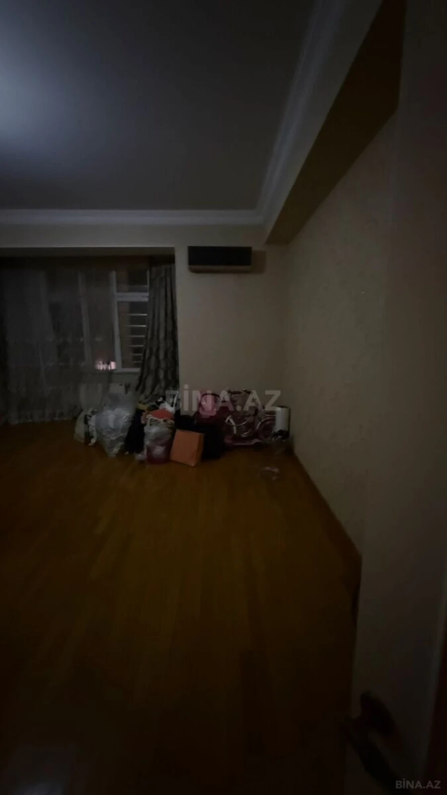 Satılır 5 otaqlı mənzil 250 m²