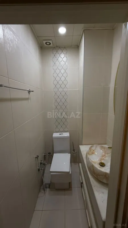 Satılır 5 otaqlı mənzil 250 m²