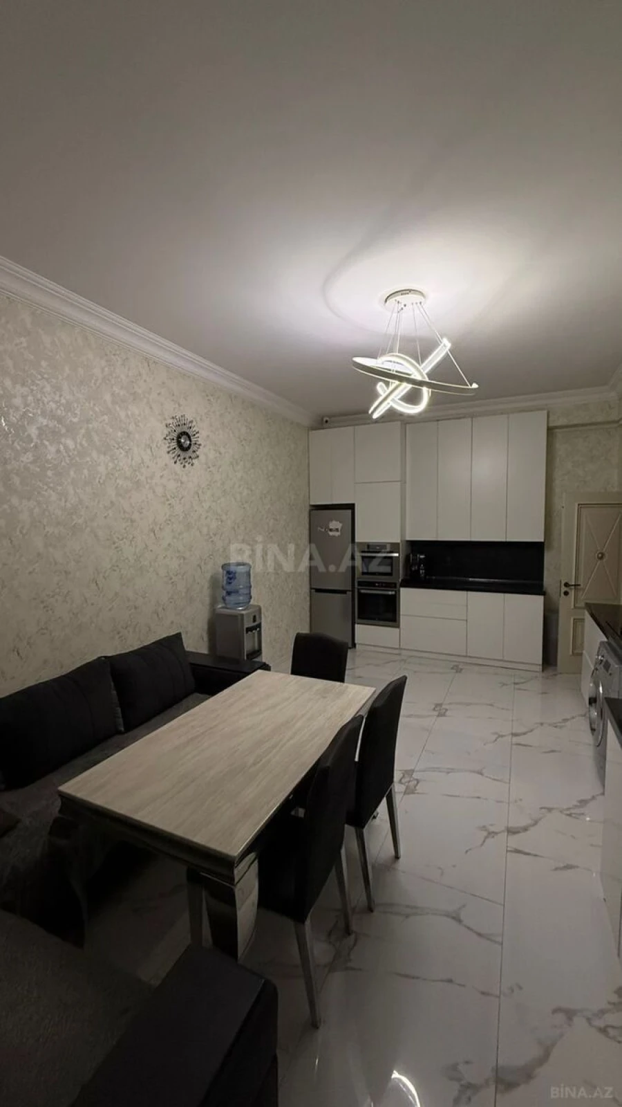 Satılır 5 otaqlı mənzil 250 m²