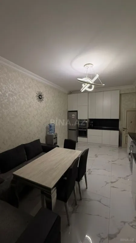 Satılır 5 otaqlı mənzil 250 m²