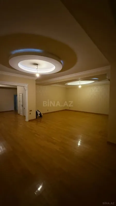 Satılır 5 otaqlı mənzil 250 m²