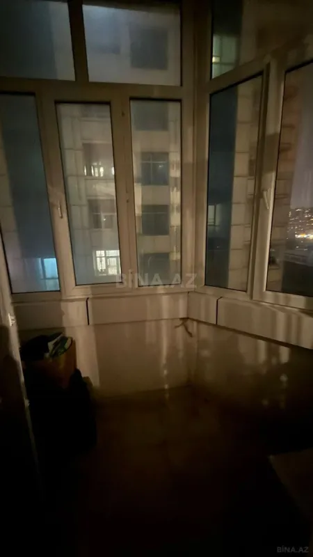 Satılır 5 otaqlı mənzil 250 m²