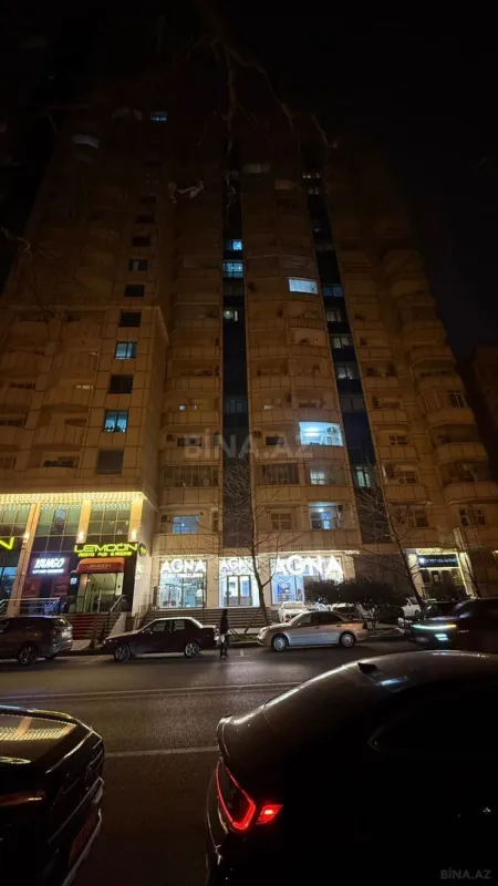 Satılır 5 otaqlı mənzil 250 m²