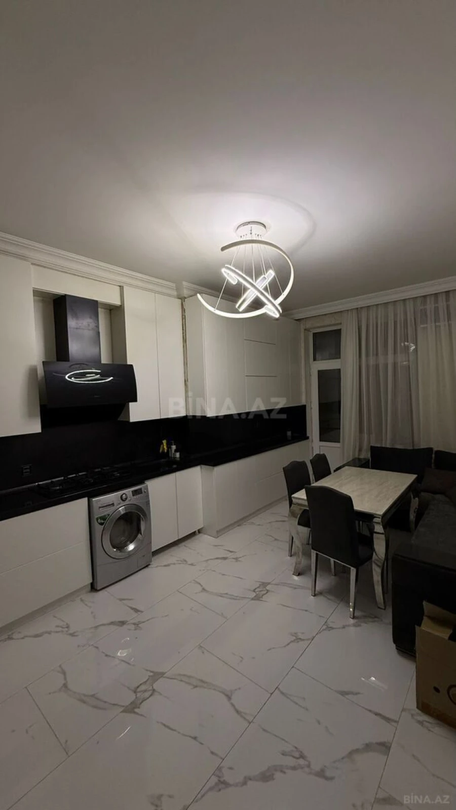 Satılır 5 otaqlı mənzil 250 m²